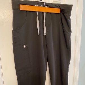 COPY - FIGS Women's Cargo Scrub pants. Black. Siz…